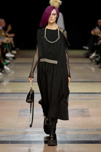Look 30